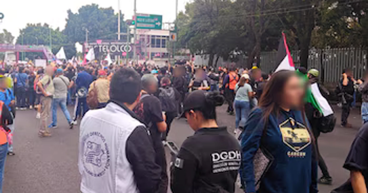 Manifestantes en Tlatelolco.