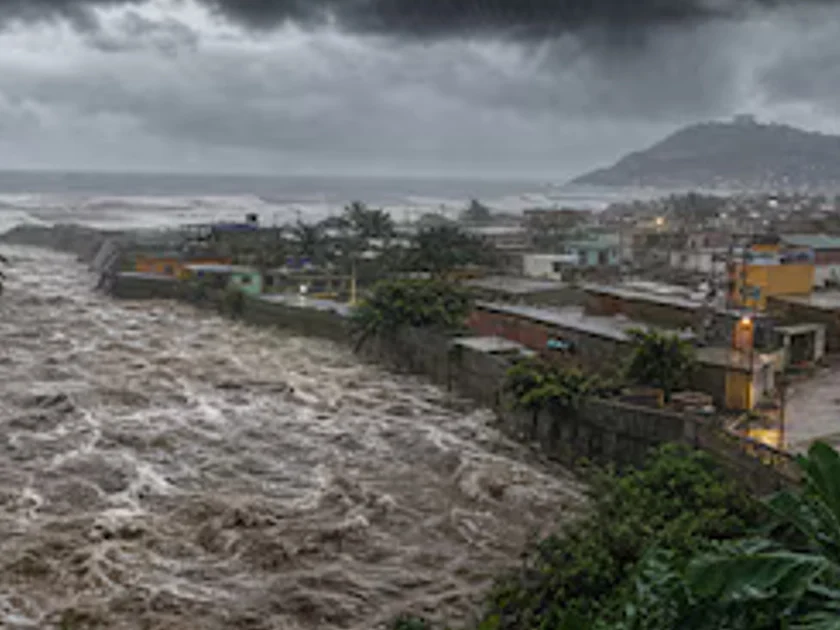 Un río de aguas turbias desbordado avanza junto a un asentamiento urbano en la costa norte de Perú durante una jornada de lluvias intensas provocadas por el fenómeno de El Niño. (Imagen Ilustrativa Infobae)