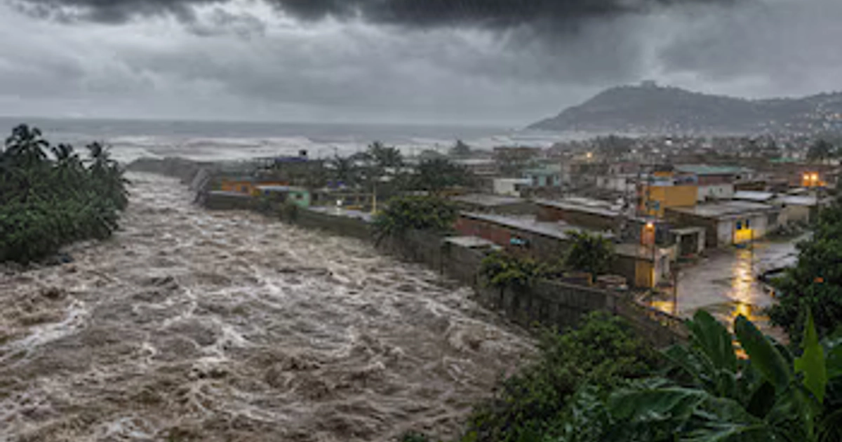 Un río de aguas turbias desbordado avanza junto a un asentamiento urbano en la costa norte de Perú durante una jornada de lluvias intensas provocadas por el fenómeno de El Niño. (Imagen Ilustrativa Infobae)