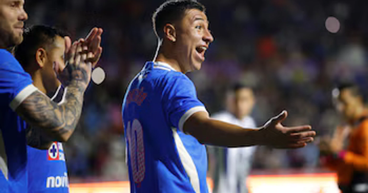 Soccer Football - Liga MX - Pachuca v Cruz Azul - Estadio Hidalgo, Pachuca, Mexico - October 21, 2026 Cruz Azul's Andres Montano celebrates with teammates after scoring their second goal REUTERS/Luis Cortes