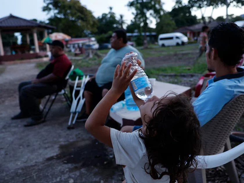 Más de 8.300 niños, niñas y adolescentes necesitan asistencia humanitaria tras el terremoto de magnitud 7,5 que afectó varias provincias de Panamá. EFE/ Bienvenido Velasco