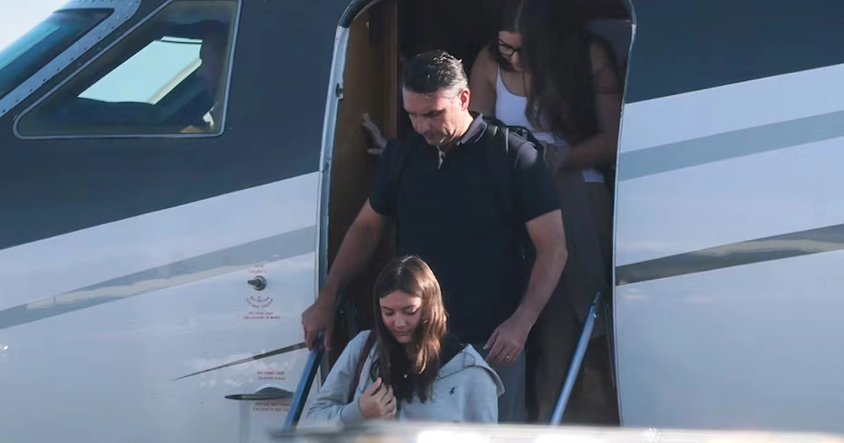 El excandidato presidencial brasileño, Flávio Bolsonaro, a su llegada al Aeropuerto Miami-Opa, en Miami, Florida. FOTO: AFP