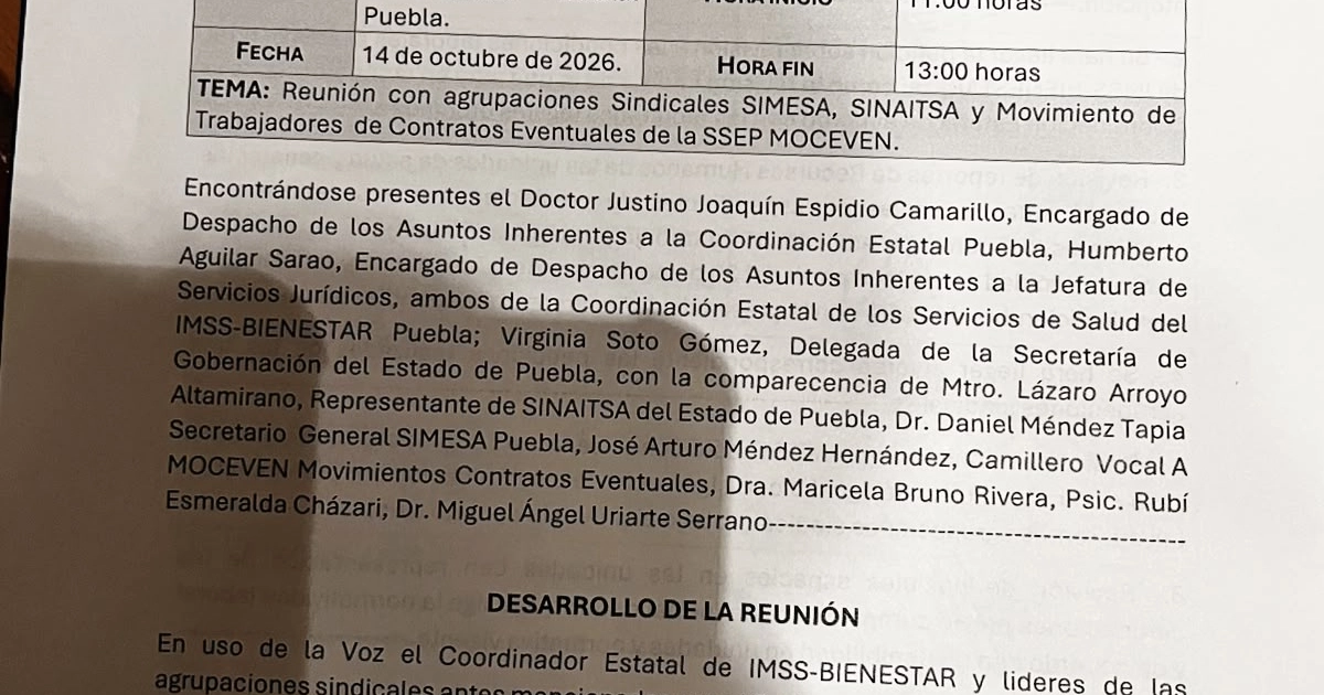 Trabajadores de salud durante la protesta en las instalaciones del IMSS-Bienestar