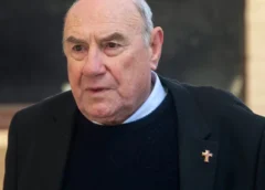 Condenan a exobispo católico australiano por abusar sexualmente de jóvenes indígenas; recibe más de 6 años de prisión