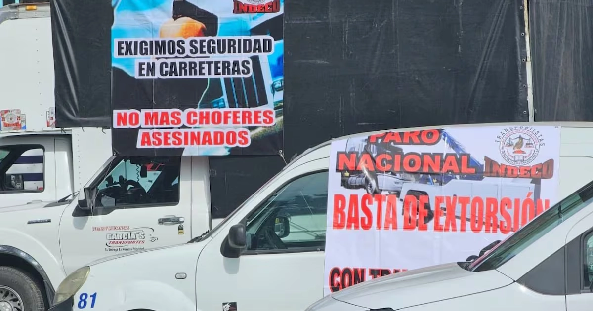 Continúan los bloqueos en carreteras