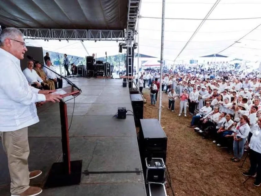 El secretario general del Sindicato Nacional de Trabajadores de la Educación (SNTE), Alfonso Cepeda, durante un evento en Veracruz, el 03 de octubre de 2026. Foto: Facebook @SNTE.OFICIAL