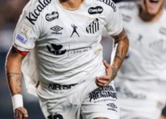 Neymar volvió tras su lesión y marcó los dos goles del Santos ante Flamengo: la marca histórica que logró y la patada de Paquetá