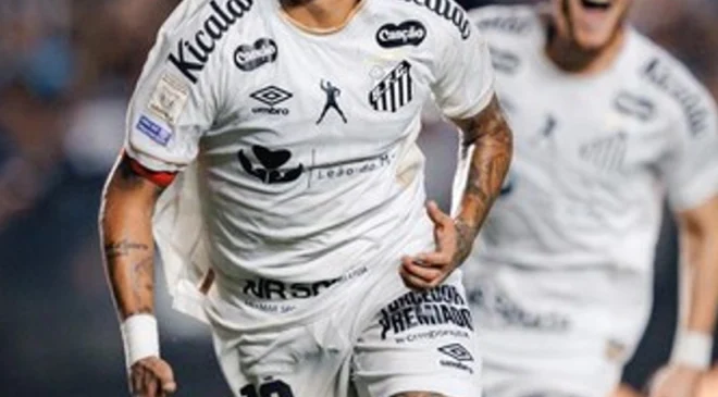 Neymar volvió tras su lesión y marcó los dos goles del Santos ante Flamengo: la marca histórica que logró y la patada de Paquetá