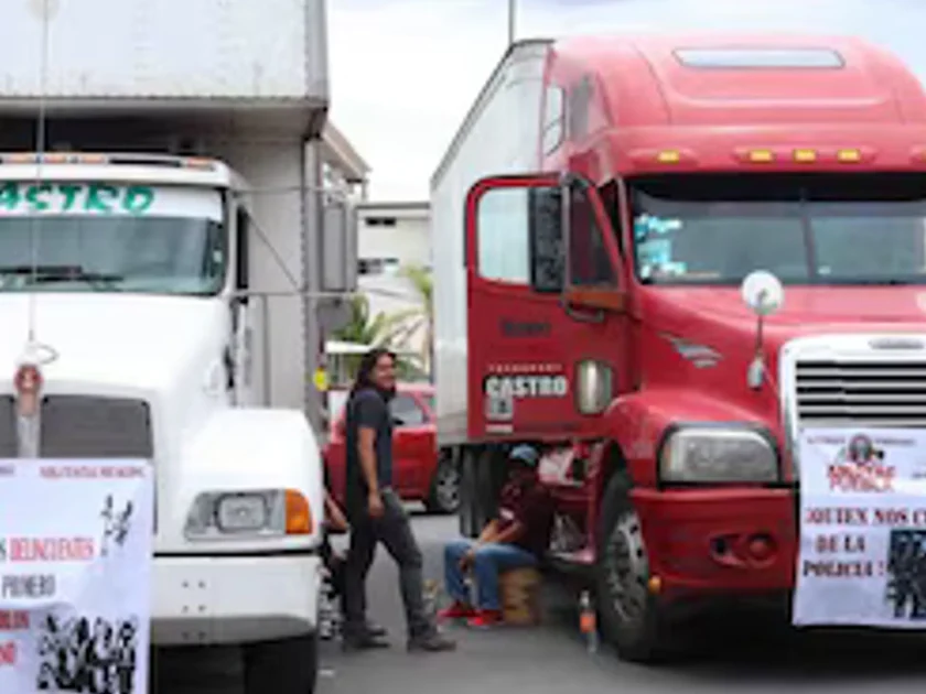 La Segob busca con el diálogo evitar el paro indefinido de transportistas del próximo 26 de octubre. Crédito: Cuartoscuro