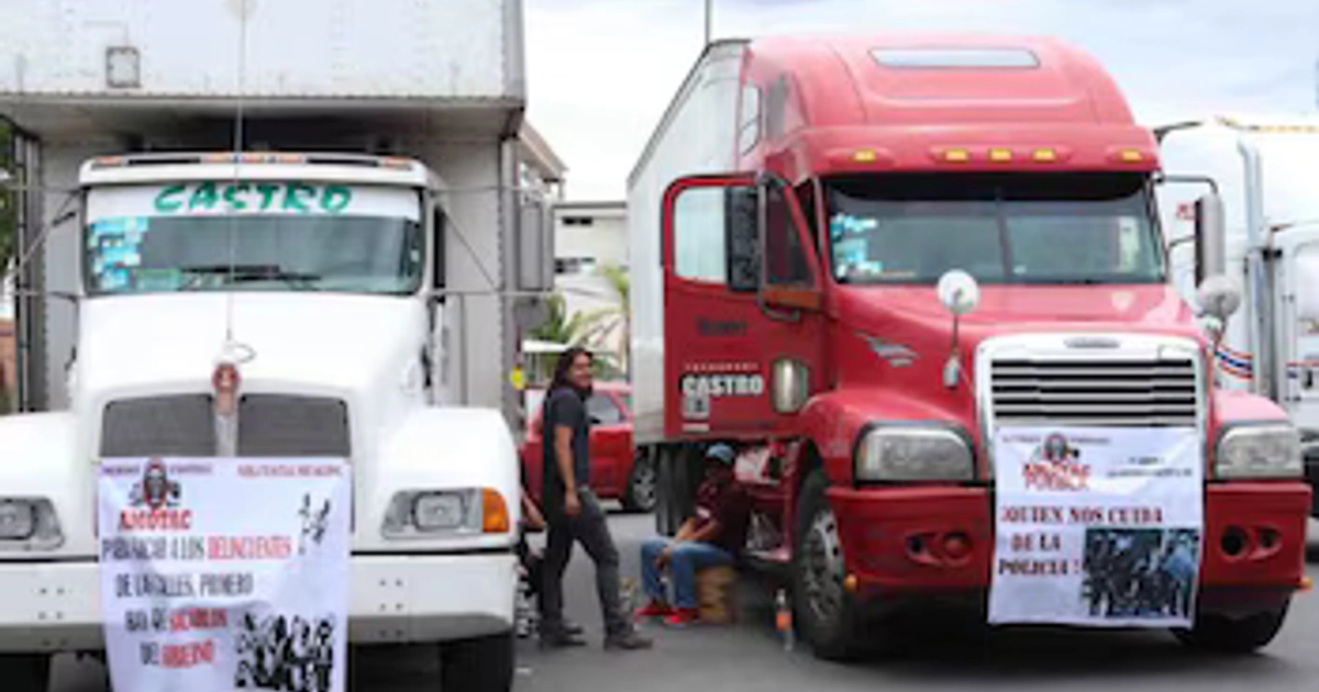 La Segob busca con el diálogo evitar el paro indefinido de transportistas del próximo 26 de octubre. Crédito: Cuartoscuro