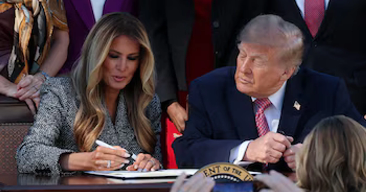 La primera dama de EE. UU., Melania Trump, junto al presidente Donald Trump.