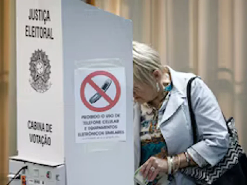 La abstención alcanzó el 21,08% en Brasil: más de 33 millones de electores no votaron en la primera vuelta presidencial (REUTERS/Diego Vara)
