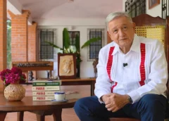 AMLO reaparece y presenta su nuevo libro “Pueblo”