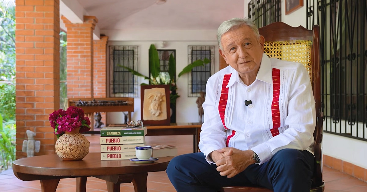AMLO reaparece y presenta su nuevo libro “Pueblo”
