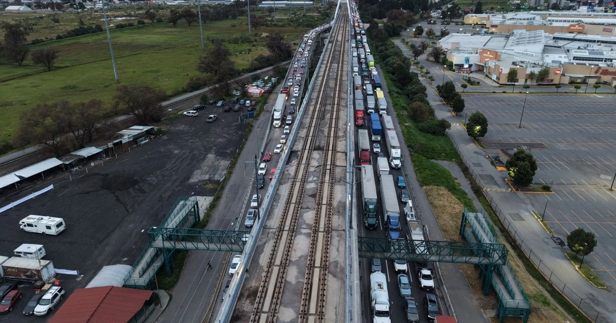 Así Evitas Bloqueo en la México-Toluca hacia CDMX: Cumple Más de 20 Horas - N+