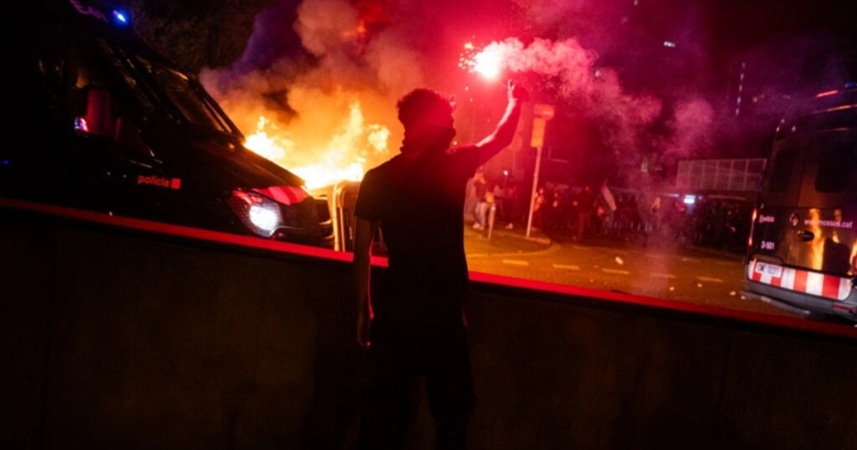Se registran disturbios, ahora en Barcelona. Foto: AFP