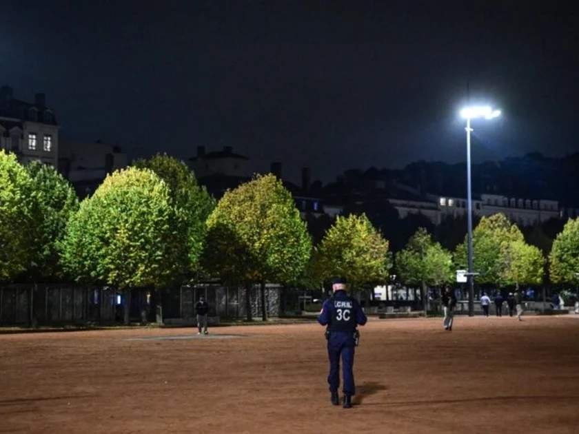 Francia tendrá nuevos toques de queda localizados este martes, según se requiera
