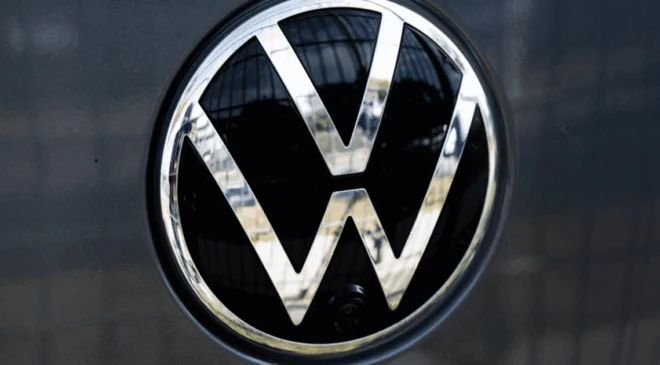 Trabajadores de Volkswagen México rechazan aumento salarial y mantienen amenaza de huelga