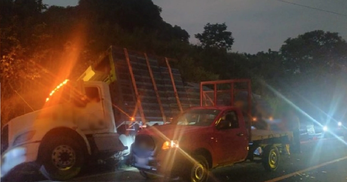 En Veracruz se registra cierre parcial de circulación por accidente vVial cerca del km 131+600, de la carretera Paso del Toro-Acayucan, a la altura del Mpio. de San Andrés Tuxtla, con dirección a Veracruz.