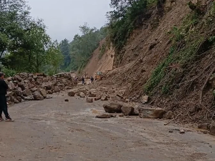 Lluvias y saturación de suelo provocan deslaves y alerta preventiva en Hidalgo