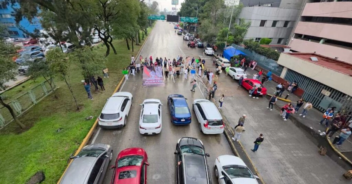 Trabajadores del IMSS se manifestaron frente a Hospital La Raza
