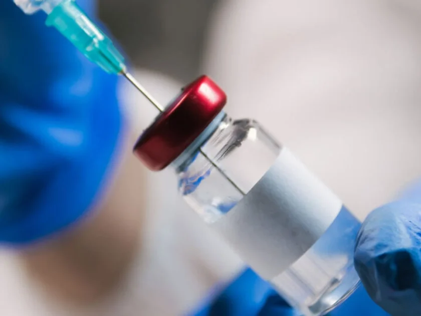 Cofepris pide no comprar el medicamento en comercios informales. Foto: Getty images