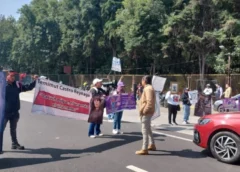 Sigue cerrado Periférico Norte por protesta contra feminicidios; crece tensión con conductores