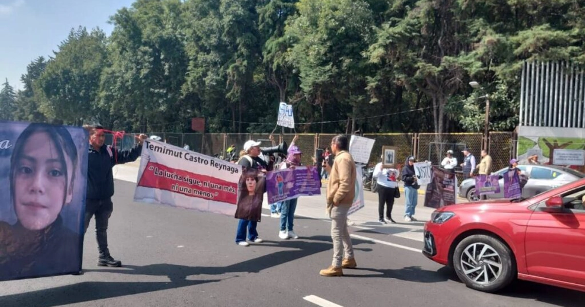 Mujeres y madres de desaparecidas bloquean Periférico Norte. Foto: Fernando Cruz