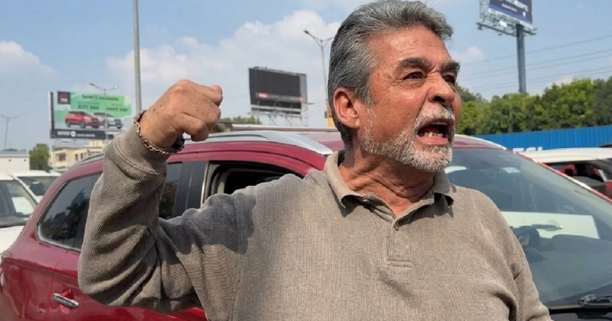 Automovilistas enfrentan a manifestantes. Foto: Fernando Cruz