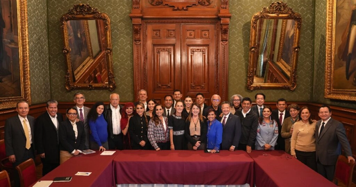 Sheinbaum recibe a los 24 gobernadores del IMSS-Bienestar. Foto: @Claudiashein