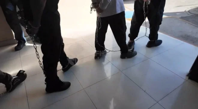 Trasladan a juzgados de Puente Grande a 5 detenidos por disturbios del domingo en Guadalajara